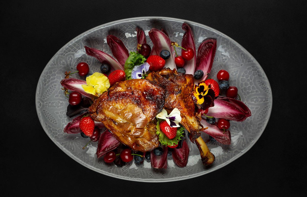 Pierna de pavo con picotas, frutos rojos y endivias rojas Pierna de pavo con picotas, frutos rojos y endivias rojas